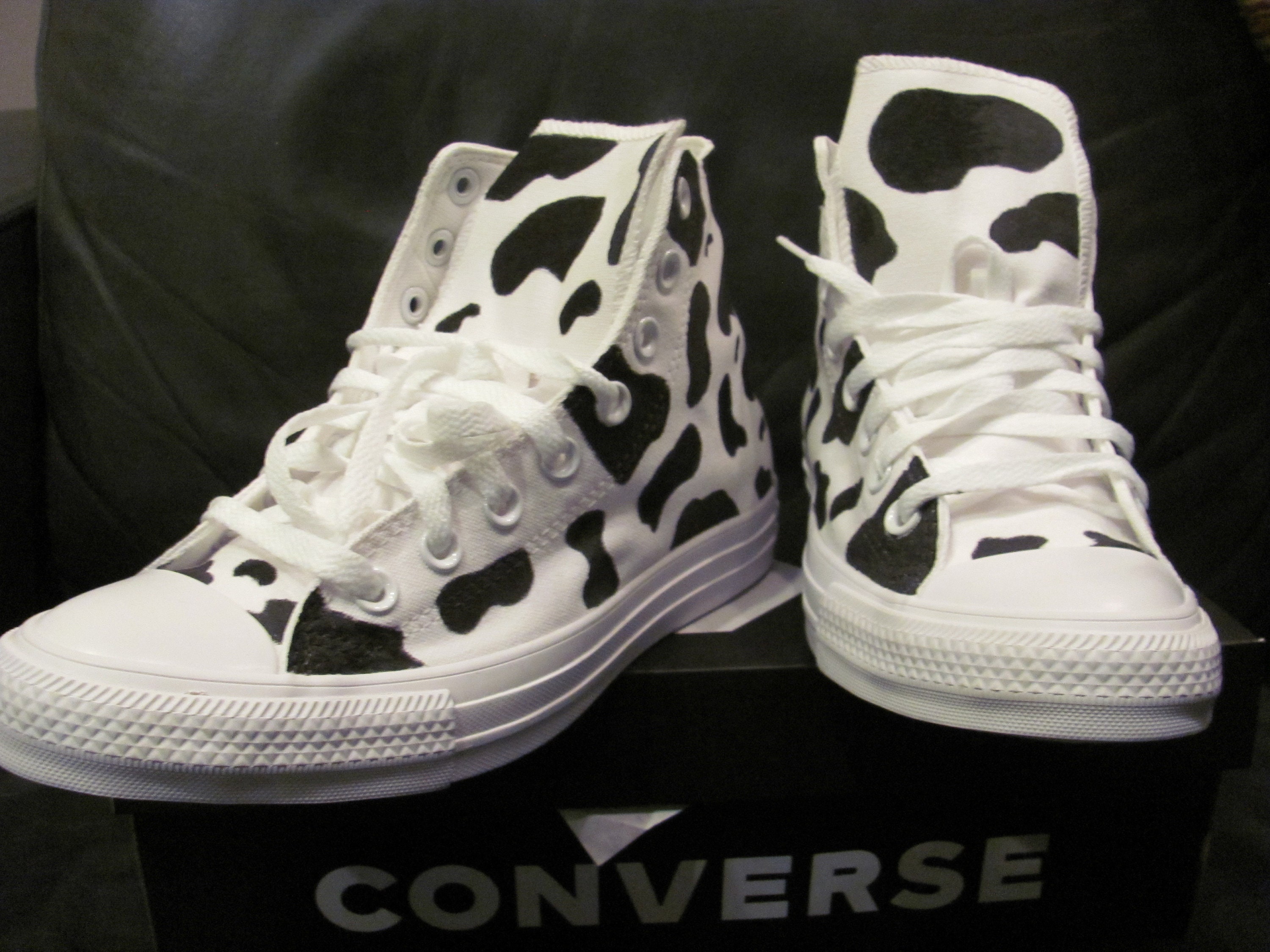 Cow print cheap converse shoes