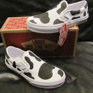 May include: A set of three ceramic mugs with a speckled, matte finish in cream, light brown, and dark brown. Each mug has a simple, minimalist design, ideal for tea or coffee.