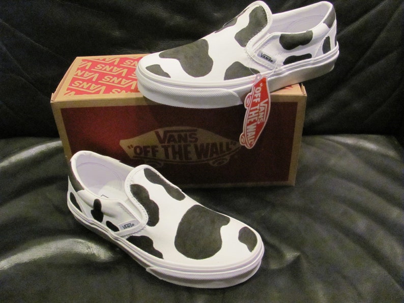 May include: A set of three ceramic mugs with a speckled, matte finish in cream, light brown, and dark brown. Each mug has a simple, minimalist design, ideal for tea or coffee.