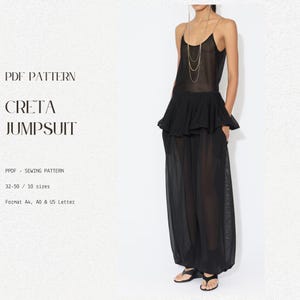 Könnte beinhalten: Ein schwarzer, durchsichtiger Jumpsuit mit einem gerafften Peplum-Bund. Der Jumpsuit ist aus einem leichten Stoff gefertigt und hat eine lockere Passform. Das Schnittmuster umfasst die Größen 32-50 und ist in den Formaten A4, A0 und US Letter erhältlich.