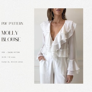 Puede incluir: Una blusa blanca con cuello en V profundo y varias capas de volantes. La blusa tiene mangas largas con volantes en los puños. El texto "PDF PATTERN MOLLY BLOUSE" está en la parte superior de la imagen. El texto "PPDF - SEWING PATTERN 32-50 / 10 sizes Format A4, A0 & US Letter" está en la parte inferior de la imagen.