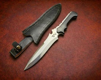 Handgemaakt Jack Krauser-replica-vechtmes: D2-staal, leren schede