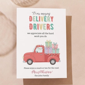 Pode incluir: Um cartão de Natal com um camião vermelho a transportar presentes. O cartão diz "To our amazing DELIVERY DRIVERS" e "Merry Christmas!" numa fonte festiva. Um cartão para os estafetas.