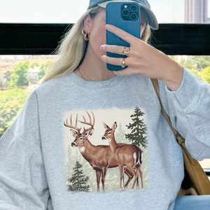 90s estética vintage deer crewneck | moletom retrô Buck | suéter vintage de caça ao veado de cauda branca | presente de gola redonda com cena de floresta para ela