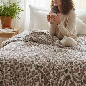 Leopard Jacquard Muslin Blanket: King Size Boho Bedding