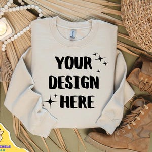 Maqueta de sudadera Gildan 18000 color arena: diseño plano (descarga digital)