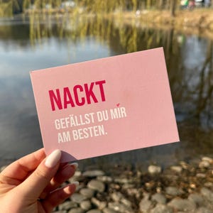 Postkarte "NACKT gefällst du mir am besten" | witzige Liebeskarte für Partner, Valentinstag, Jahrestag, heiße Botschaft, humorvolle Karte