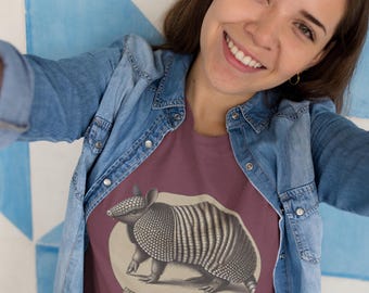 Camiseta de armadillo / Recuerdo de la Patagonia y arte de armadillo de Texas / Camiseta unisex de estilo suave