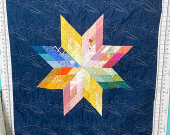 Lone Star-babyquilt met korting voor kleine kleurverloop op de achterkant.