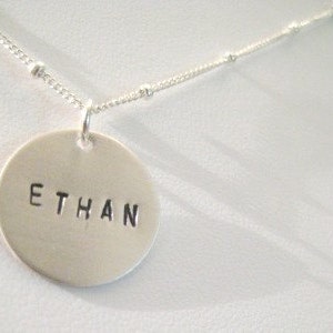 Collar de dijes de plata personalizado - "One"