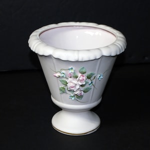 vintage LEFTON Bisque URN Planter Applied Floral design Matte Finish Porcelain Soft PINK Pretty Flowers 1767
