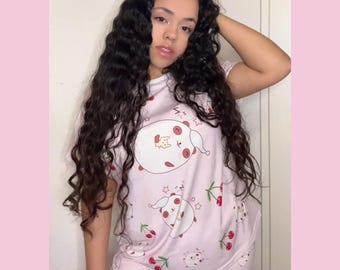 Kawaii Różowy Zestaw Piżamowy: Śpiące Misie i Wiśniowy Print – Strój Domowy