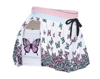 Falda pantalón deportiva con estampado de mariposas: falda pantalón deportiva blanca con cordón, bolsillos laterales y pantalones cortos incorporados