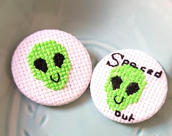 Alien Cross stitch pin badge -Space Gift-Gift for Teen-Little Green Men-Martian Accessories-Pin-Badge-Pingame Strong-Flair-Handmade Gift