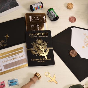 Faire-part de mariage passeport noir et blanc, faire-part de mariage carte d'embarquement à destination, faire partie de mariage, jeu de cartes de mariage de voyage