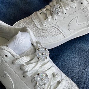 Dije para zapatos con flores de hortensia (juego de 4), accesorio floral hecho a mano para zapatillas deportivas, bonita joya con cuentas iridiscentes Y2K para mujer, regalo para ella.