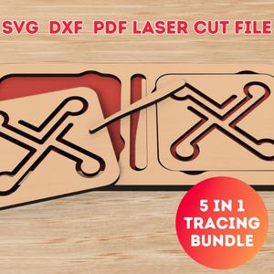 Puede incluir: Un rompecabezas de trazado de madera con cinco patrones de laberinto diferentes. El rompecabezas está hecho de madera marrón claro con un acento rojo. El texto "5 IN 1 TRACING BUNDLE" está impreso en un círculo rojo.