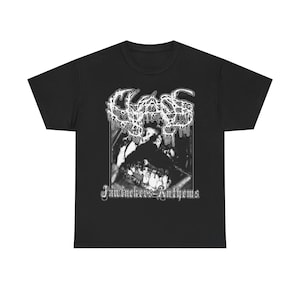 Puede incluir: Camiseta negra con un gráfico blanco. La palabra "CLOAK" está en una fuente goteante sobre una imagen en escala de grises. El texto "Jawbreakers Anthems" está debajo de la imagen en una fuente estilizada. La camiseta es de material suave.