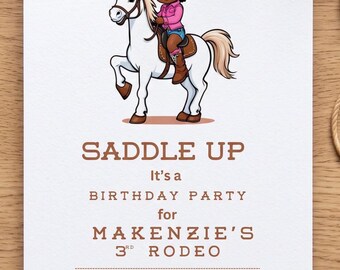 Invitación de cumpleaños número 3 de vaquera, invitación rosa para fiesta de rodeo, niña del oeste, imprimible de caballos, descarga digital instantánea