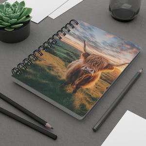 Dziennik Highland Cow, Spiralna oprawa dla miłośników przyrody, Prezent dla pisarzy, Ekologiczny dziennik dla miłośników zwierząt, Dom wiejski