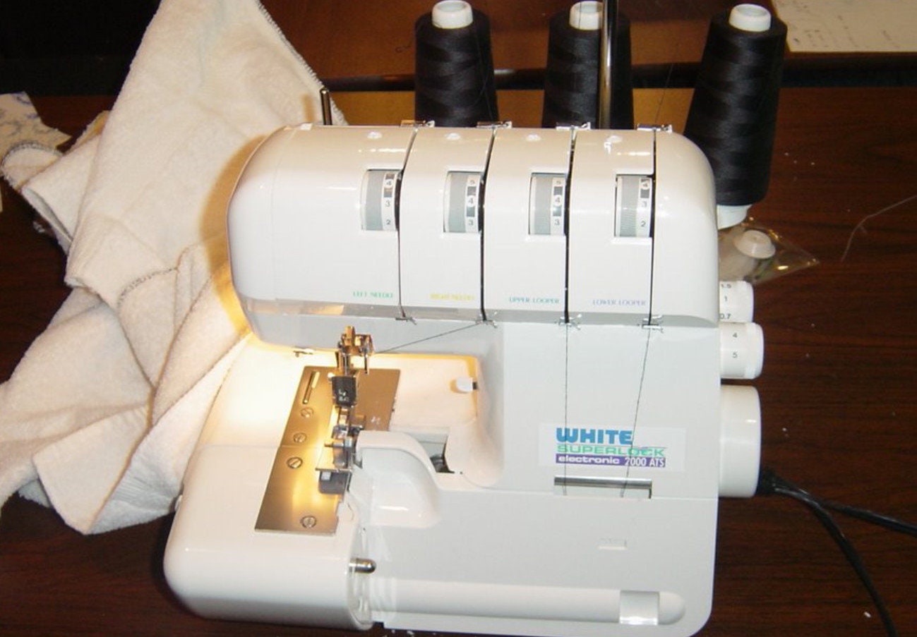 WHITE SUPERLOCK 2000 ATS Serger Owner