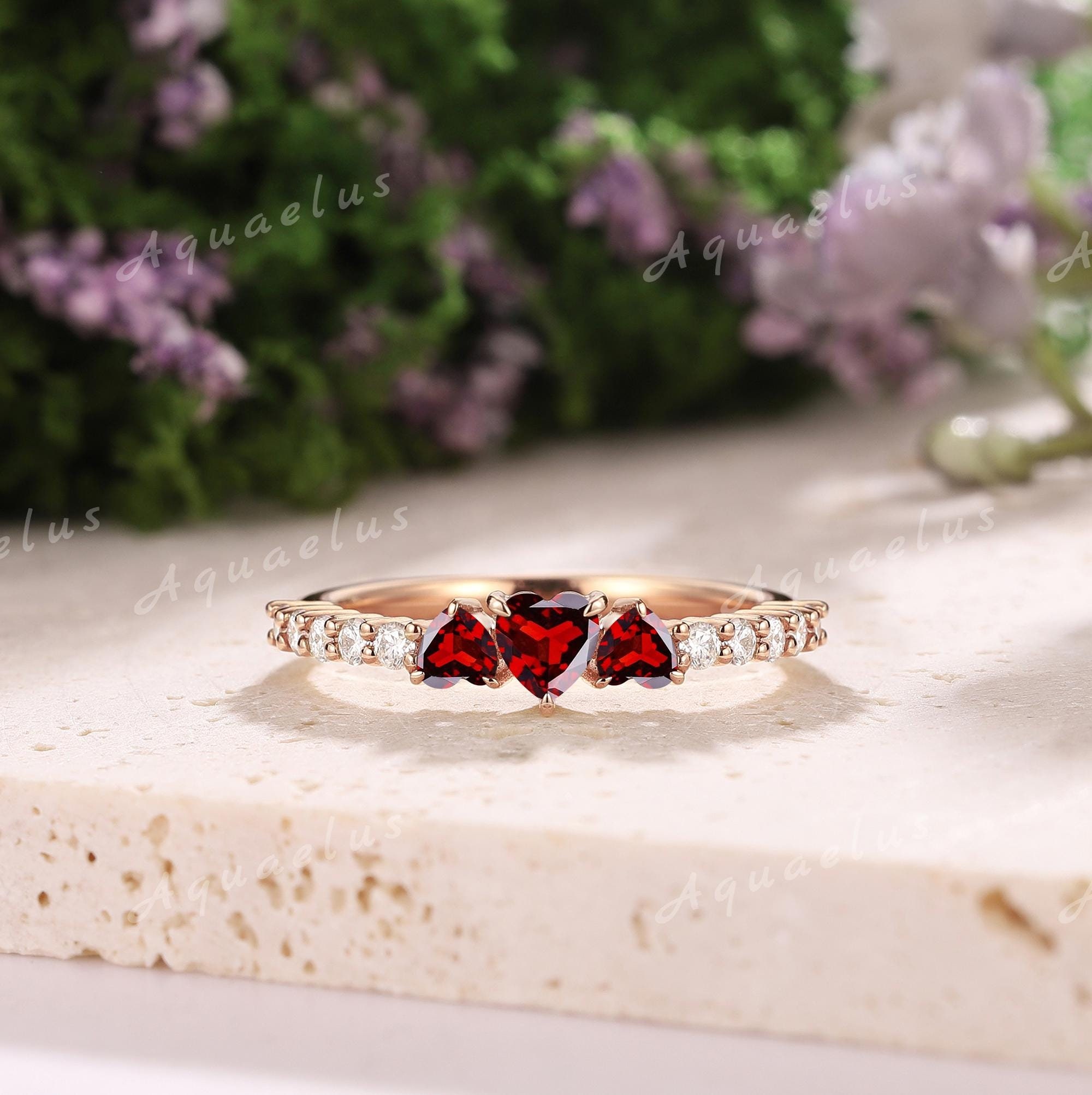 Alianzas de boda vintage de moissanita y granate con corte de