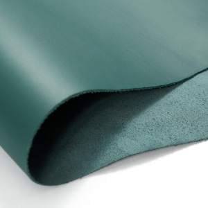 Láminas de cuero italiano / Piezas de cuero de grano superior / Cuero de vaca de primera calidad para la confección de bolsos, carteras y artículos de cuero / 127-144 g / Verde