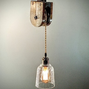 Pulley light fixture