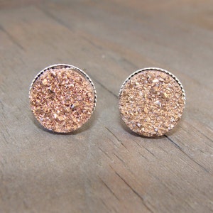 10mm Pink Rose Gold Clip-on Druzy Earrings - Copper Iridescent Rainbow Stud Earrings Rough Stone Faux Gemstone Aurora Borealis Crystal Pink