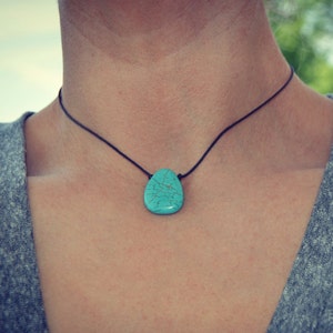 Turquoise Teardrop Choker, Turquoise Raindrop Necklace, Gemstone Choker, Leather Choker, Grunge Jewelry, Boho Choker, Blue Stone Cord