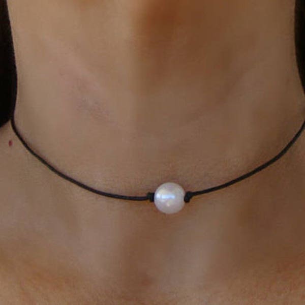 Boho White Pearl Bead Leather Choker Necklace - Unisex Bohemian Hippie Chic Simple Single Pearl Black