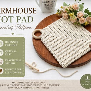 Puede incluir: Un salvamanteles de ganchillo de color crema con un asa de anillo de madera y un pequeño detalle de cuero. La imagen incluye el texto "Farmhouse Hot Pad Crochet Pattern" y "Beginner Friendly, Quick & Easy, Practical & Stylish, Perfect for Everyday Use."