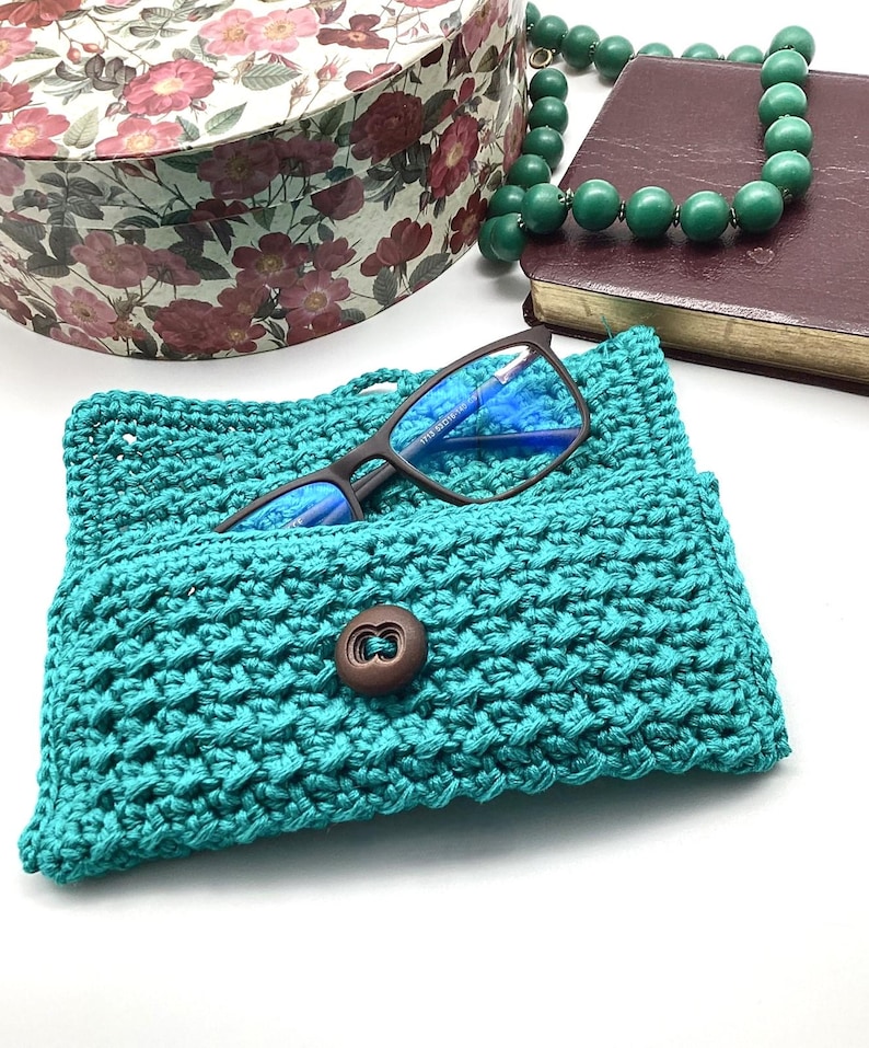 crochet vintage glasses case sunglasses sleeve diy handmade gift idea glasses crochet holder pattern for beginners English tutorial