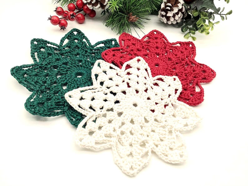 crochet pattern Christmas cup coaster pattern cheerful floral look coaster holidays table decor Christma gift idea