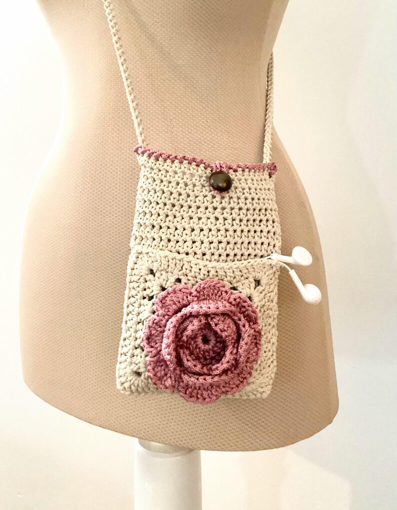Engelskt virkmönster Vintage Rose Front Pocket Bag Phone Purse Blommig virkad väska Snygg kvinnaaccessoar Unik design Underbar gåva bild 7