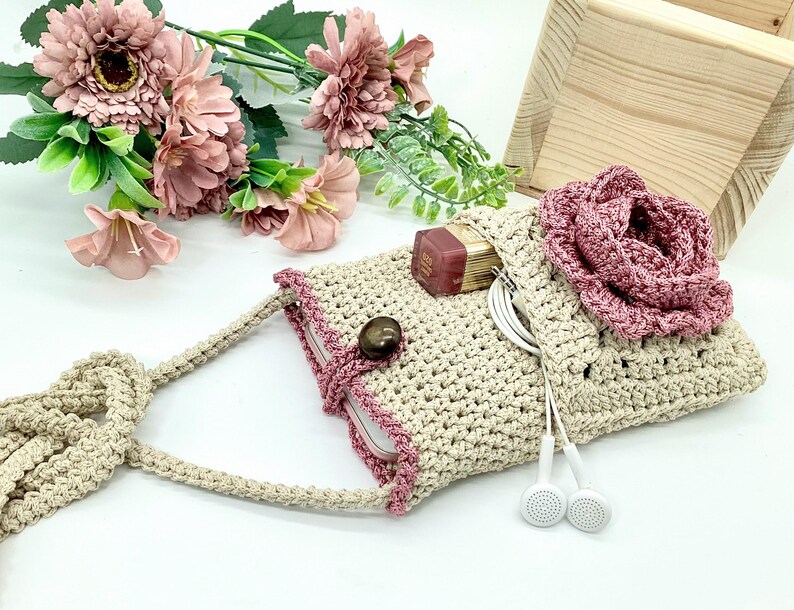 Engelskt virkmönster Vintage Rose Front Pocket Bag Phone Purse Blommig virkad väska Snygg kvinnaaccessoar Unik design Underbar gåva bild 9