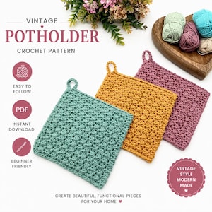 Pode incluir: Três pegadores de panela de crochê feitos à mão em verde-azulado, amarelo mostarda e malva. Os pegadores de panela quadrados têm uma alça para pendurar. A imagem também inclui novelos de lã em uma tigela de madeira em forma de coração. O texto diz "Vintage Potholder Crochet Pattern".