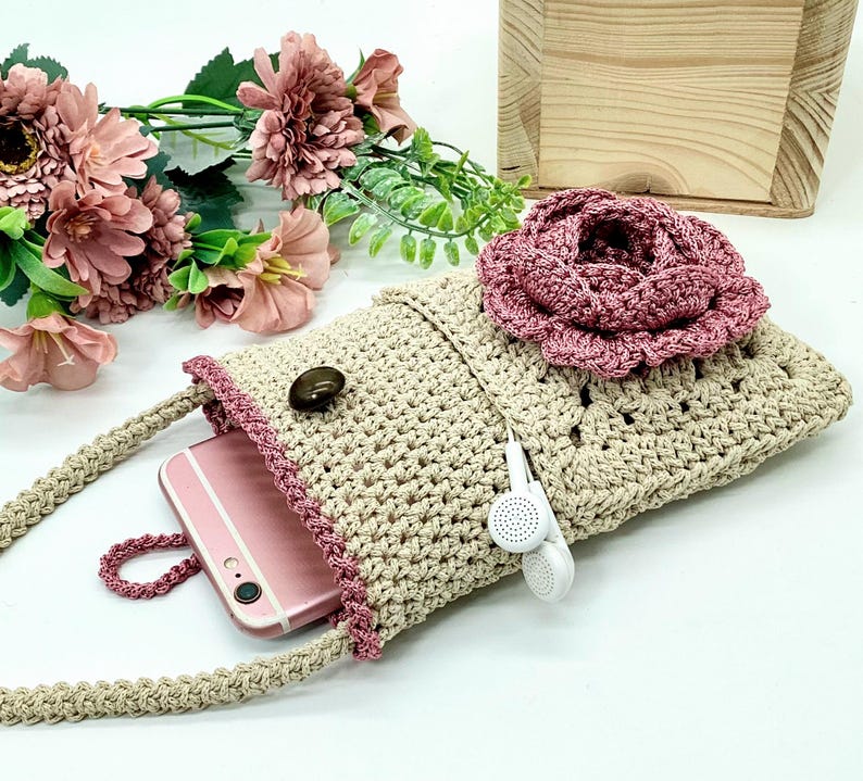 Engelskt virkmönster Vintage Rose Front Pocket Bag Phone Purse Blommig virkad väska Snygg kvinnaaccessoar Unik design Underbar gåva bild 2