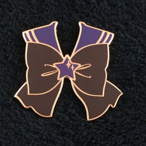 Sailor Saturn bow pin