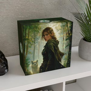 Fantasiegeschenkdoos Aanpasbare kaartorganizer MTG en DND opslag Handgemaakte aandenken Geheugenkist | Warden of the Wilds