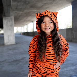 Sudadera con capucha y joggers de tigre unisex, disfraz de Halloween para niños pequeños, disfraz de tigre, disfraz de Rajah, niña tigre, disfraz de bebé fácil, orejas y cola de tigre imagen 3