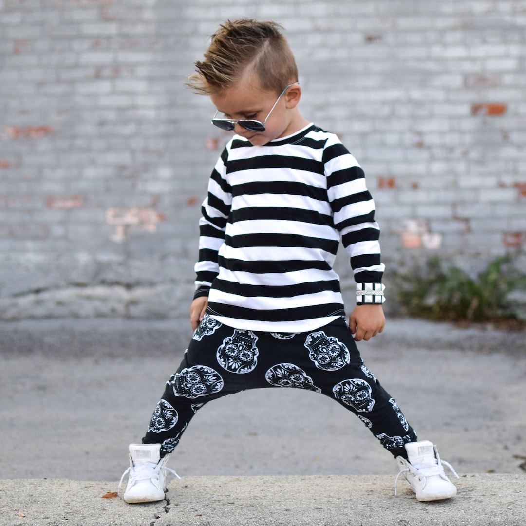 Boys black and white striped top outlet