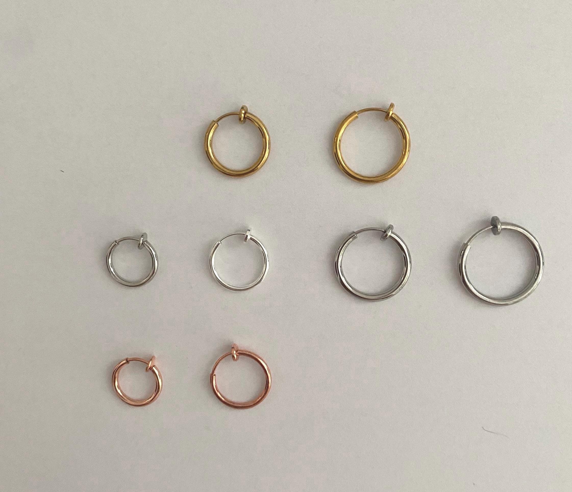 Zilverkleurige kleine clip oorbellen-hoops | Waterproof – Jewels by Lynn
