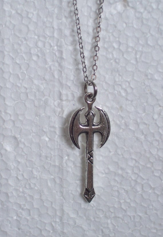 Axe locket clearance