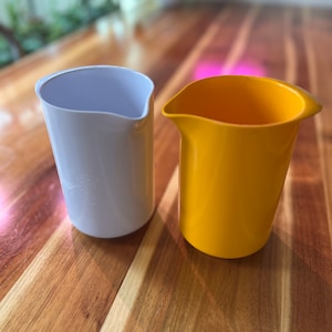 Pichet vintage Rosti en mélamine de 1 litre jaune chaud et blanc, design par Erik Lehmann d&#39;après Heiner Boberg