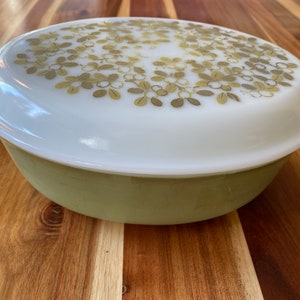 Vintage Pyrex Olive & Berry Green Oval Casserole Dish With Lid 2.5 Quart