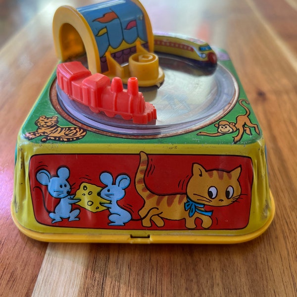 Vintage Wind Up Tin Toy Lion Seal Dog Mouse Pig Carnival Theme Graphics