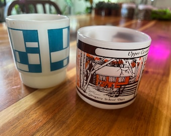 Cuencos vintage de vidrio con leche Fire King: cuadros azules y estilo Upper Canada Village