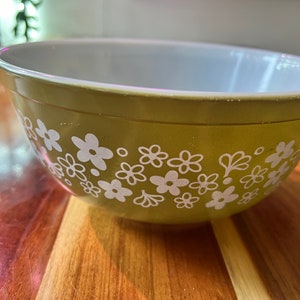 Vintage Pyrex Crazy Daisy # 403 (Spring Blossom) Mixing Bowl 2 1/2 Quart (Next To Largest)