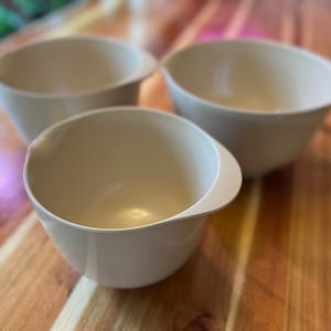 Vintage, Beige Rosti Denmark Set of 3 Melamine Nesting Mixing Bowls Design Sigvard Bernadotte Danish Modern